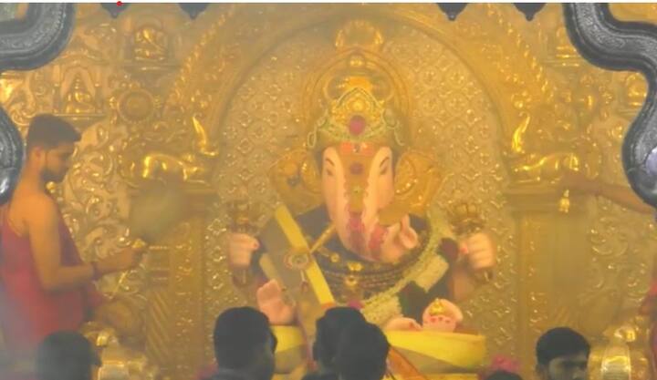 किरणोत्सव सोहळ्याच्या तिस-या दिवशी दगडूशेठ गणपती मंदिराच्या गाभा-यात सकाळी 8 वाजून 18 मिनिटांनी सूर्यकिरणांनी प्रवेश केला.
