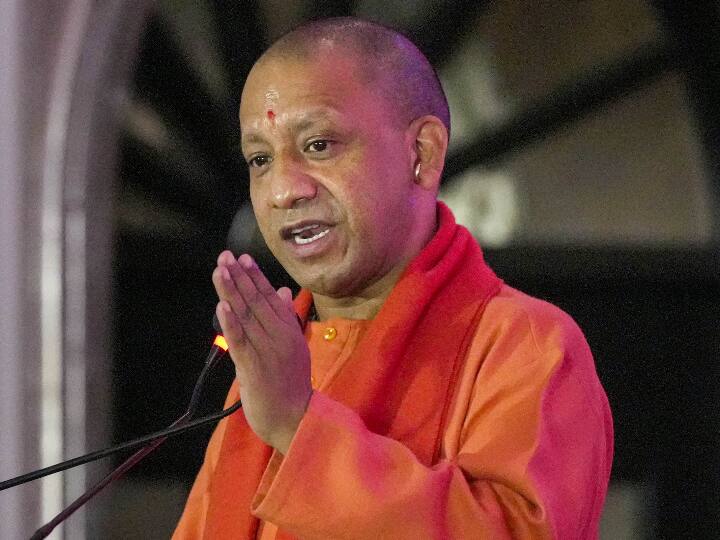 Ramcharitmanas Controversy commenting on ramcharitmanas is like showing torch to Sun know what cm yogi adityanath said on controversy Ramcharitmanas Controversy: 'रामचतिरमानस पर टिप्पणी करना सूर्य को टॉर्च दिखाने जैसा'- CM योगी ने पूरे विवाद पर जानें क्या कुछ कहा