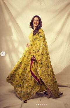 Rakul Preet Singh: ਸਿੰਪਲ ਐਥਨਿਕ ਲੁੱਕ 'ਚ ਤਬਾਹੀ ਮਚਾ ਰਹੀ ਹੈ ਰਕੁਲ ਪ੍ਰੀਤ ਸਿੰਘ, ਖੂਬਸੂਰਤ ਅੰਦਾਜ ਦੇ ਤੁਸੀਂ ਵੀ ਹੋ ਜਾਓਗੇ ਦੀਵਾਨੇ