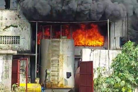 Fire : बदलापुरात रासायनिक कंपनीला भीषण आग
