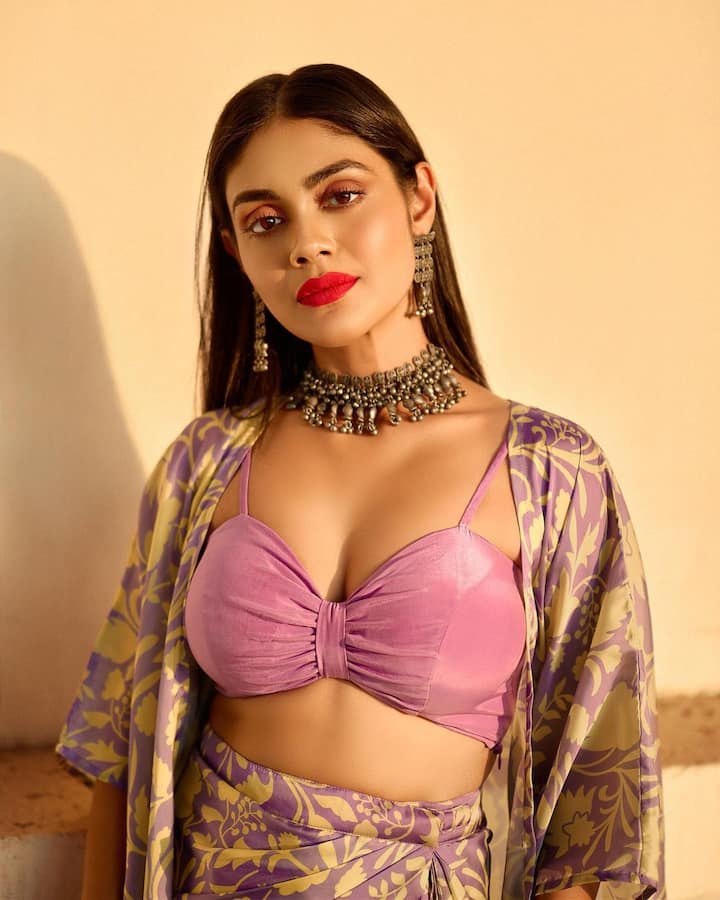 'बिग बॉस 16' में अपने हुस्न का जलवा बिखेरने वाली एक्ट्रेस श्रीजिता दे ने हाल ही में अपनी ग्लैमरस फोटोज शेयर की हैं. इन तस्वीरों में वो कमाल की लग रही हैं.