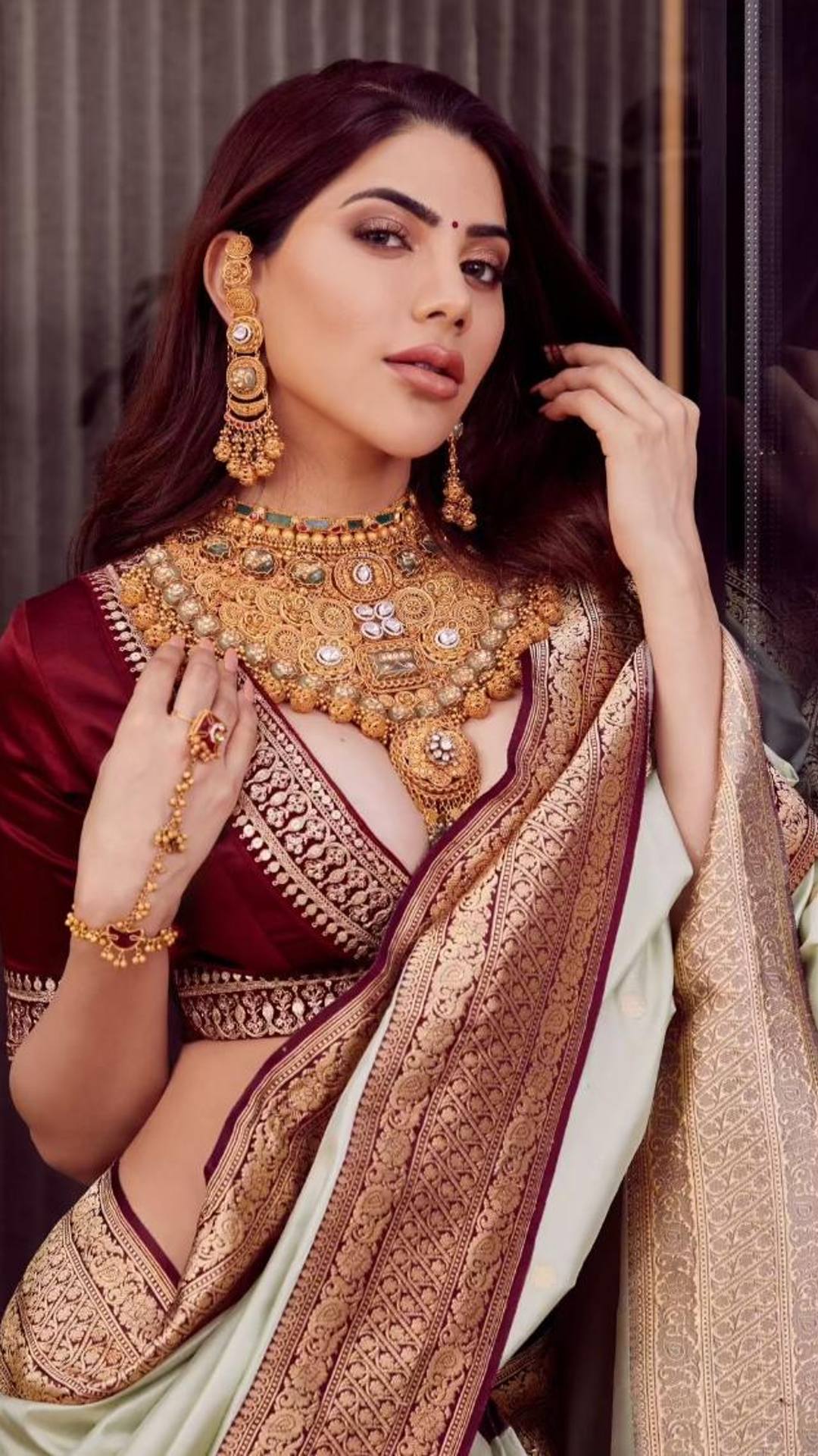 Saree Picks Edition - GOLD COLOR | Golden Bridal Saree Designs @HerChoice1  - YouTube