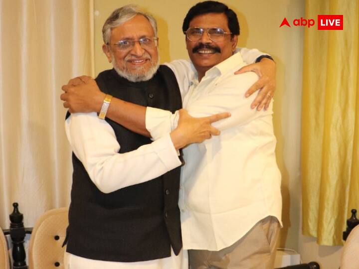 Anand Mohan Daughter Marriage BJP Leader Sushil Kumar Modi Visit His Residence in Patna Lovely Anand Chetan Anand Anand Mohan के घर पहुंचे BJP नेता सुशील कुमार मोदी, गले मिलकर की मुलाकात, जानें क्या हुई बातचीत