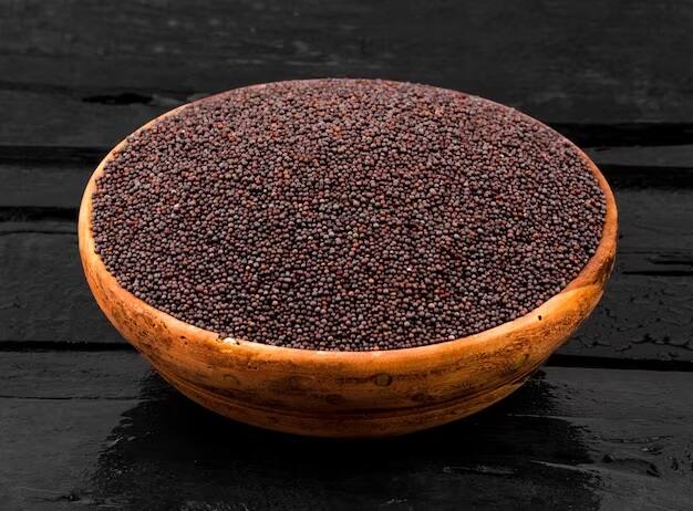 এক মুঠো কালো সরষে আপনার অর্থনৈতিক সমস্যাকে একেবারে দূর করতে পারে, একটি সাদা কাপড়ের মধ্যে এক মুঠো কালো সরষে নিয়ে আপনি যদি আপনার বিছানার তলায় রাখতে পারেন, তাহলে দেখবেন জীবনে কোন সমস্যাই আপনাকে গ্রাস করতে পারছে না।