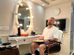 अंदर से कैसी होती है बॉलीवुड सेलेब्स की वैनिटी वैन? जानिए इस कार में क्या क्या खास होता है