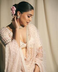 Sharvari Wagh Photos: બેબી પિંક લહેંઘામાં શરવરી વાઘનો ગ્લેમેરસ અંદાજ, જુઓ તસવીરો