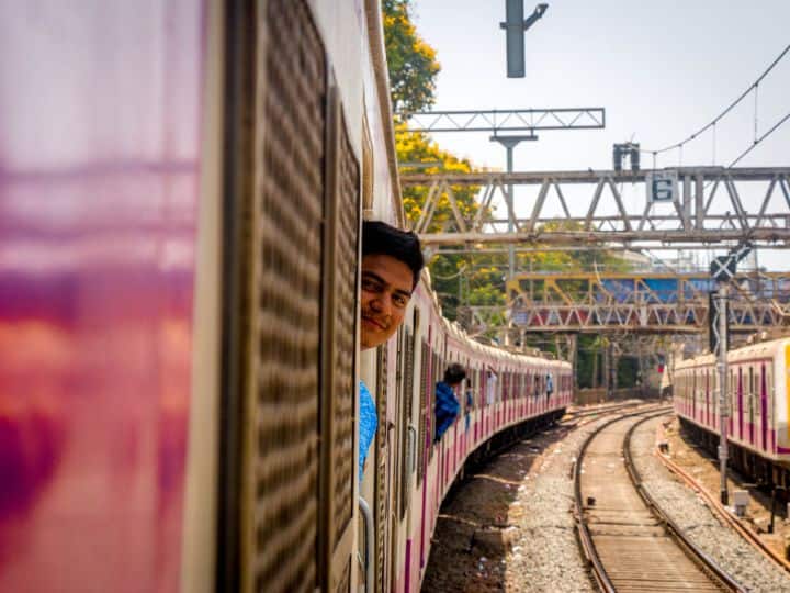 इतनी स्पीड में चलने वाली ट्रेन कहलाती है सुपरफास्ट, जानिए मेल-एक्सप्रेस और एक्सप्रेस ट्रेन में क्या होता है अंतर super fast train Speed Know what is the difference between mail express and express train इतनी स्पीड में चलने वाली ट्रेन कहलाती है सुपरफास्ट, जानिए मेल-एक्सप्रेस और एक्सप्रेस ट्रेन में क्या होता है अंतर