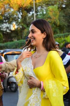 ఫొటోలకు క్యూట్‌గా పోజులిచ్చిన సిద్ధార్థ్ మల్హోత్రా, కియారా అద్వాణీ