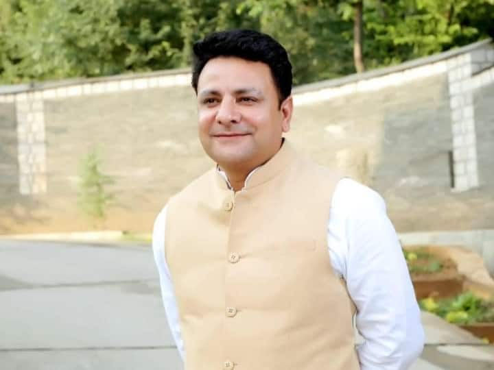 Dharmashala 4 times mla Sudhir sharma out from sukhu cabinet ministers list ann Himachal Politics: आखिरी समय में कैबिनेट की सूची से बाहर किया गया सुधीर शर्मा का नाम, चार बार रह चुके हैं विधायक