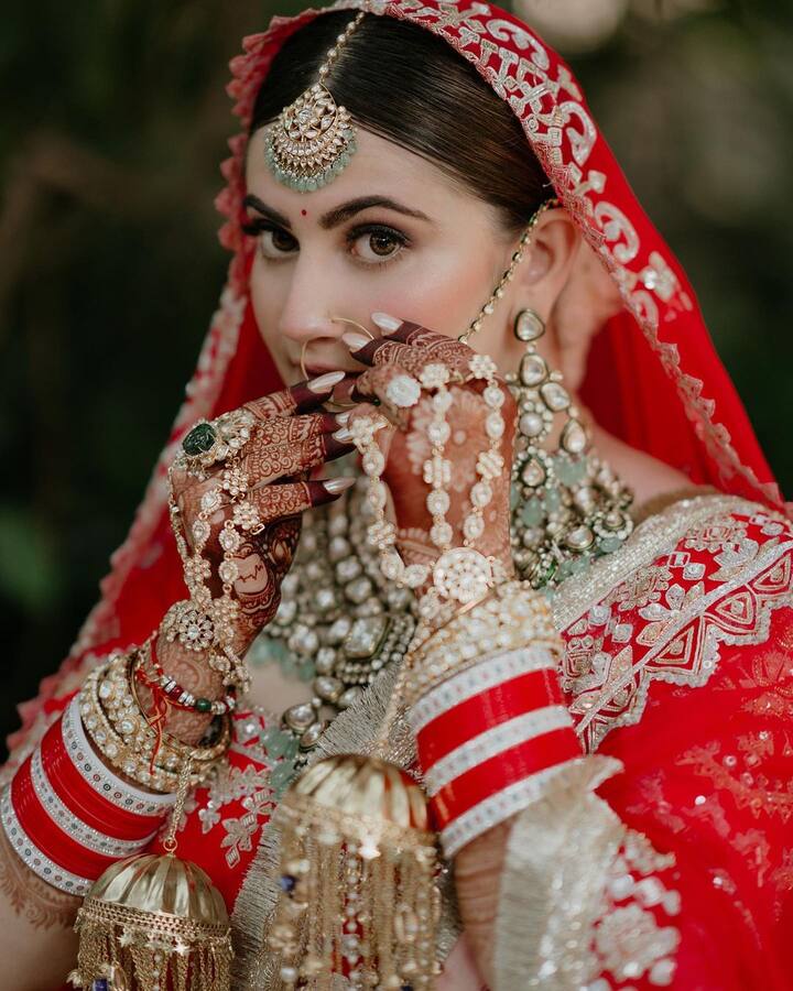 Shivaleeka was styled by Rashi M Kapur while her makeup and hair was done by Shradha Luthra. (Image Source: Instagram)