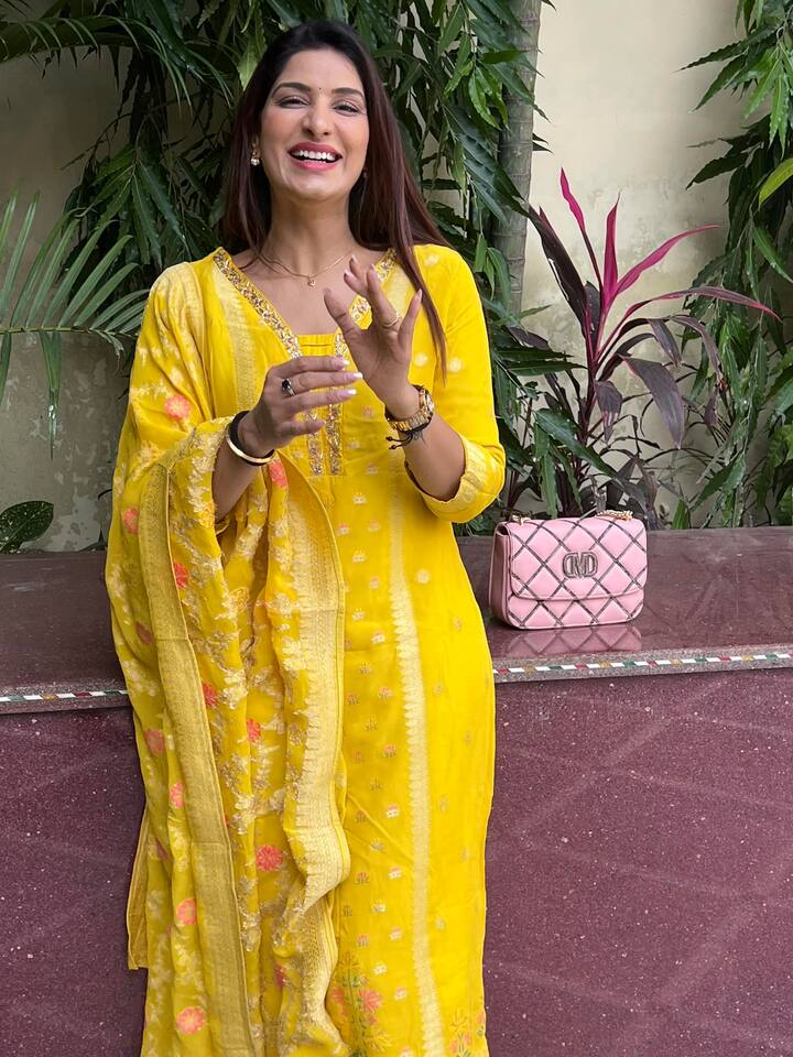 पूनम दुबे अपने डाइट प्लान को बेहद सिंपल रखती हैं. हाई प्रोटीन के साथ पूनम दुबे हर दूसरे दिन घर का खाना खाना है पसंद करती हैं. कई बार पूनम दुबे सैलेड खाकर अपना दिन बिताती हैं.