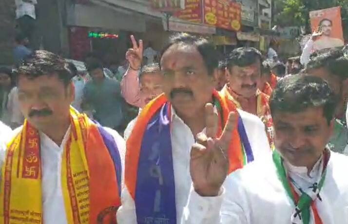 महाविकास आघाडीचे अनेक कार्यकर्ते सहभागी झाले होते.