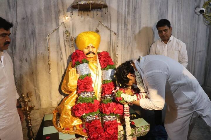 याचवेळी त्यांनी पाटोदा तालुक्यातील श्री क्षेत्र गहिनीनाथ गड येथे जाऊन वैराग्यमूर्ती संत वामनभाऊ महाराजांच्या चरणी नतमस्तक होऊन दर्शन घेतले.