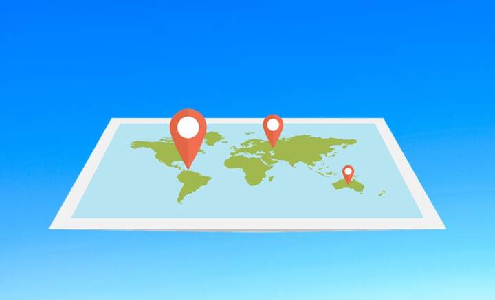 শুধু তাই নয়, পৃথিবীর মাধ্যাকর্ষণ শক্তিও আসলে বিভ্রম বলে দাবি করা হয় ওই সংগঠন বা পৃথিবী চ্যাপ্টা তত্ত্বে বিশ্বাসী মানুষ জন। তাঁদের দাবি, উপর থেকে পড়ার সময় কোনও বস্তুর গতি মোটেই ত্বরান্বিত হয় না। বরং পৃথিবীর চাকতির মতো অংশটি প্রতি বর্গ সেকেন্ডে ৯.৮ মিটার গতিতে ঊর্ধ্বমুখী হয়, এই গতি রহস্যময় একটি শক্তি দ্বারা চালিত হয় বলে দাবি করা হয়।