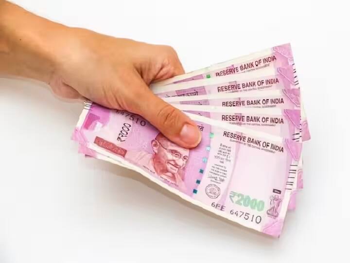 PF Withdrawal Online Process Step By Step: જો તમે એમ્પ્લોયી પ્રોવિડન્ટ ફંડ (EPF)ના સબસ્ક્રાઇબર છો અને તમને અચાનક કોઈ કામ માટે પૈસાની જરૂર પડે છે, તો તેને કેવી રીતે ઉપાડવા તે સમજી લો. (Freepik.com અને ABP Live)