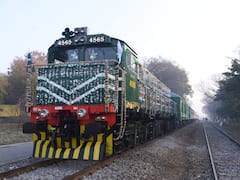 पाकिस्तान के रेलवे कर्मचारी को पैसे की तंगी, 8 महीने से नहीं मिली सैलरी