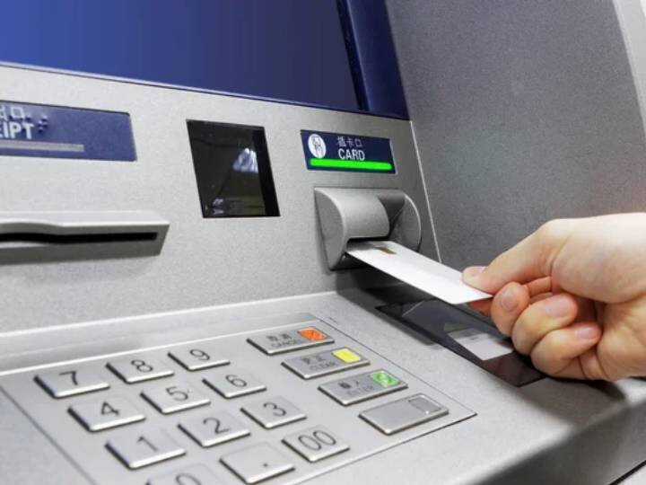 bank atm robbery muliiple places tiruvannamalai police investigation Crime: ஒரே இரவில் பல ஏ.டி.எம்.களில் கொள்ளை...! லட்சக்கணக்கில் அபேஸ்..! கதிகலங்கிய திருவண்ணாமலை..!