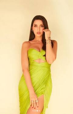 Nora Fatehi: ਨਿਓਨ ਕਲਰ ਦੀ ਥਾਈ ਹਾਈ ਸਲਿਟ ਡਰੈੱਸ ਵਿੱਚ ਨੋਰਾ ਫਤੇਹੀ ਨੇ ਦਿੱਤੇ ਸਿਜ਼ਲਿੰਗ ਪੋਜ਼, ਵਧਾ ਦਿੱਤਾ ਇੰਟਰਨੈਟ ਦਾ ਪਾਰਾ