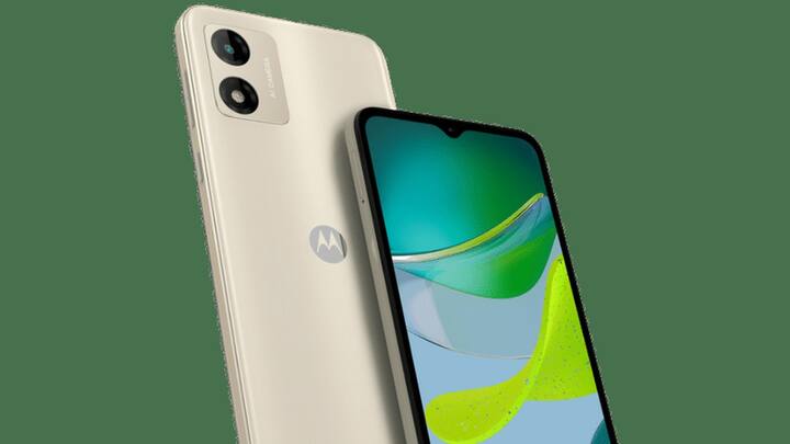 Moto E13ને બે સ્ટૉરેજ વેરિએન્ટ અને ત્રણ કલર વેરિએન્ટ ઓપ્શનમાં ઉતારવામાં આવ્યો છે. ફોનમાં રિયરમાં 13 મેગાપિક્સલનો કેમેરો આપવામાં આવ્યો છે, ફોન Android 13 ના ગૉ વર્ઝન પર કામ કરે છે, ગૉ વર્ઝન ઓછી રેમ વાળા ફોન માટે ડિઝાઇન હલકુ વર્ઝન છે.