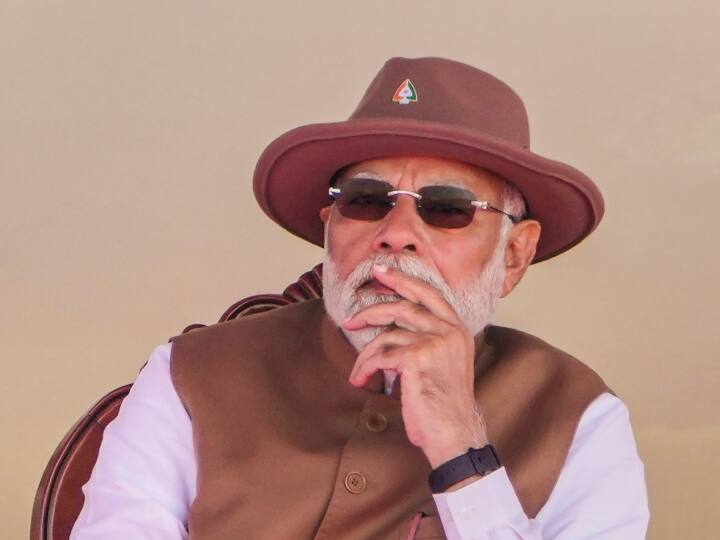 सोमवार (13-17 फरवरी) को बेंगलुरू में 5 दिवसीय एयरो इंडिया शो का आगाज हो गया. उदघाटन समारोह में प्रधानमंत्री नरेंद्र मोदी की मौजूदगी में भारत की हवाई ताकत का प्रदर्शन किया गया. (फोटो-PTI)