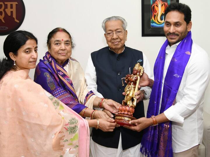 Chief Minister YS Jagan Mohan Reddy and his spouse YS Bharati wished Harichandan in his new role as the Governor of Chhattisgarh.