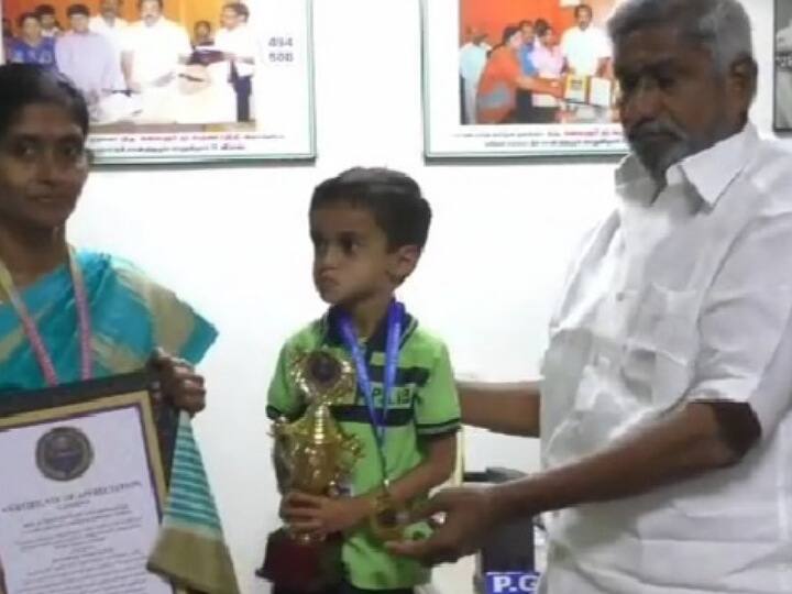 கரூரில் ப்ரீகே.ஜி குழந்தை படைத்த உலக சாதனை.... ஒரு நிமிடம் 21 விநாடிகளில்...வேற லெவல்..!