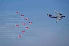 Aero India 2023: নীল আকাশে ভারতীয় যুদ্ধবিমানের কেরামতি! কপ্টারের নিখুঁত উড়ান