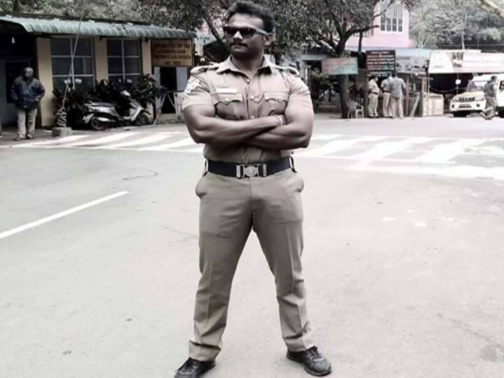 Theni: Constable who sold ganja ordered to be dismissed. A case has been registered against 4 people including the policeman. Crime: பறிமுதல் செய்த கஞ்சாவை விற்ற போலீஸ் ஏட்டு - 5 பேர் மீது வழக்குப்பதிவு..! நடந்தது என்ன?