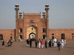 Valentine's Day: દુનિયાના કયા દેશોમાં નથી ઉજવાતો વેલેન્ટાઈન ડે? ટેડી આપ્યું તો પણ ખેર નહીં