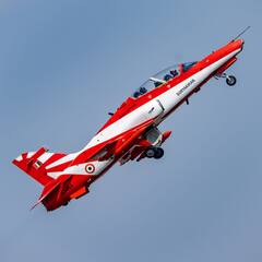 Aero India: ஏரோ இந்தியா கண்காட்சி..ஹெலிகாப்டர்கள் மற்றும் போர் விமானங்களின் சாகச காட்சிகள்