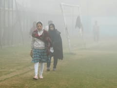 Weather Update: दिल्ली में तेज हवाओं ने बढ़ाई सर्दी, तापमान में गिरावट से फिर लौटी ठंड