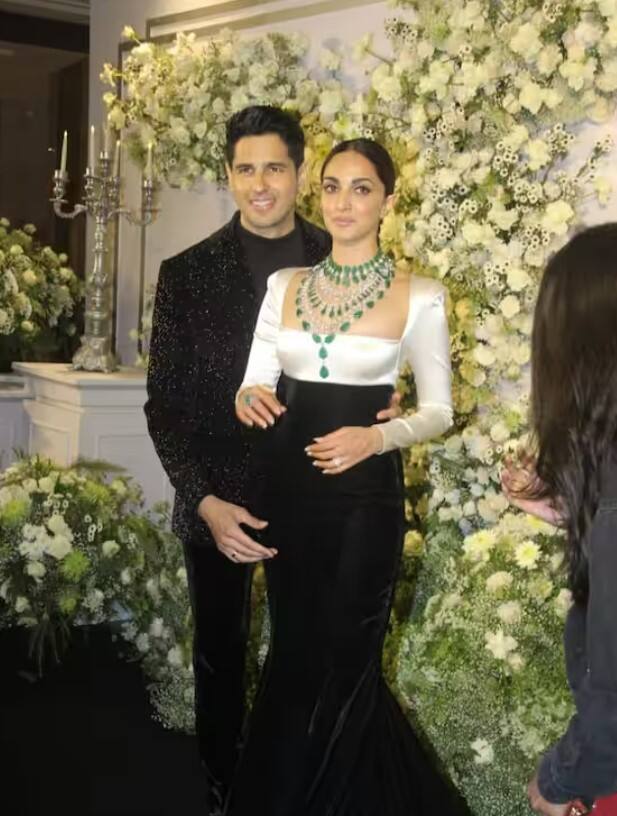 बॉलिवूडमधील अभिनेत्री कियारा आडवाणी (Kiara Advani) आणि अभिनेता सिद्धार्थ मल्होत्रा (Sidharth Malhotra)  यांचा विवाह सोहळा 7 फेब्रुवारी रोजी पार पडला. त्यांच्या विवाह सोहळ्याला अनेक सेलिब्रिटींनी हजेरी लावली. सिद्धार्थ आणि कियारा यांचे नुकतेच ग्रँड रिसेप्शन पार पडले.