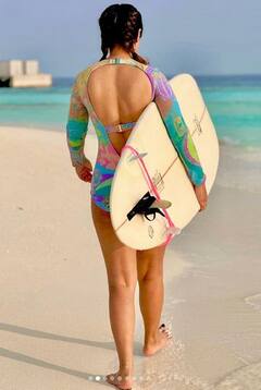 Hina Khan: ਮੋਨੋਕਿਨੀ ਪਹਿਨ ਕੇ ਸਰਫਿੰਗ ਦਾ ਮਜ਼ਾ ਲੈਂਦੀ ਨਜ਼ਰ ਆਈ ਹਿਨਾ ਖਾਨ, ਬੋਲਡ ਤਸਵੀਰਾਂ ਦੇਖ ਕੇ ਉੱਡ ਜਾਣਗੇ ਹੋਸ਼