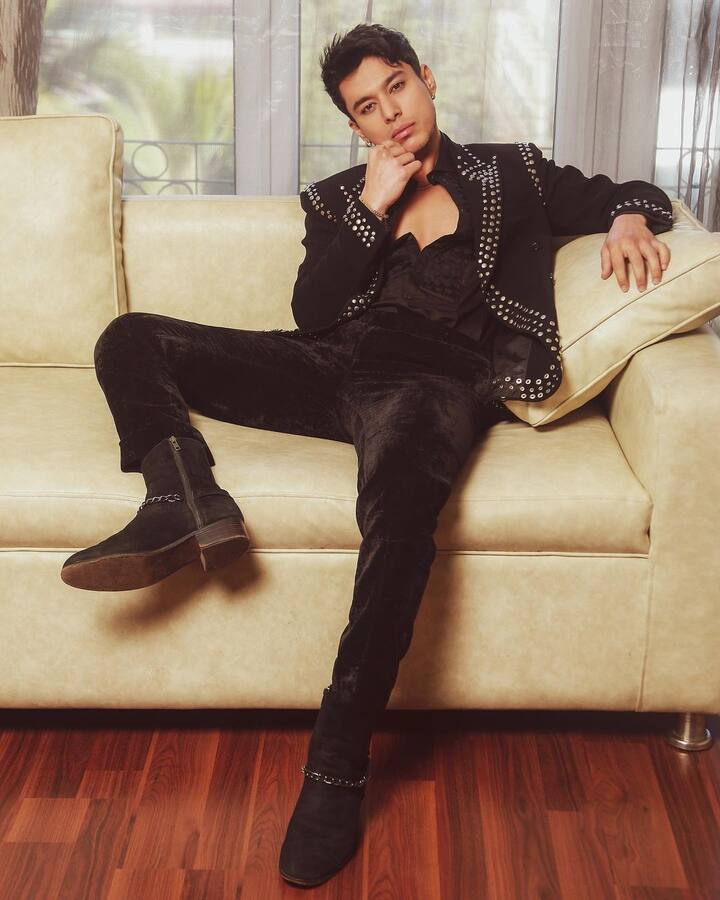 Bigg Boss 15 Pratik Sehajpal: प्रतीक सहजपाल ‘बिग बॉस ओटीटी’ और ‘बिग बॉस 15’ के फाइनलिस्ट थे. बीबी 15 में तो वह ट्रॉफी से एक कदम दूर थे. हालांकि, वह इसे हासिल नहीं कर पाए. लोगों ने बिग बॉस को अनफेयर बताया था, क्योंकि मजबूत कंटेस्टेंट प्रतीक की जगह विनर तेजस्वी प्रकाश (Tejasswi Prakash) बनी थीं.