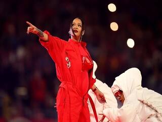 બીજી વખત મા બનવાની છે અમેરિકન સિંગર Rihanna, લાઈવ પરફોર્મન્સમાં ફ્લોન્ટ કર્યો બેબી બમ્પ
