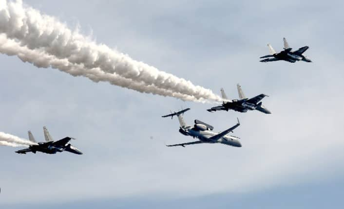 Aero India Show 2023 : आजपासून आशियातील सर्वात मोठ्या एअर शोला (Air Show) सुरुवात झाली आहे. पंतप्रधानांच्या हस्ते एअरो इंडिया 2023 चं उद्घाटन पार पडलं आहे.