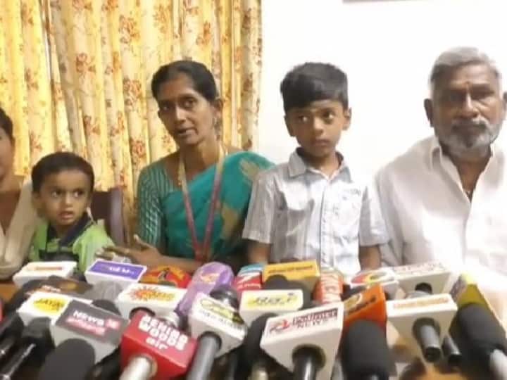 கரூரில் ப்ரீகே.ஜி குழந்தை படைத்த உலக சாதனை.... ஒரு நிமிடம் 21 விநாடிகளில்...வேற லெவல்..!