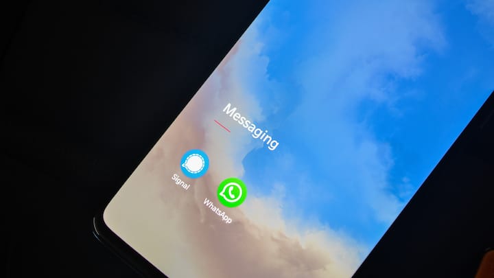 Whatsapp: সম্প্রতি একটি রিপোর্টে বলা হয়েছে হোয়াটসঅ্যাপ সংস্থা একটি নতুন ফিচার নিয়ে কাজ চালু করেছে যেখানে হোয়াটসঅ্যাপের মাধ্যমে পাঠানো ছবি হাই কোয়ালিটিরই থাকবে।