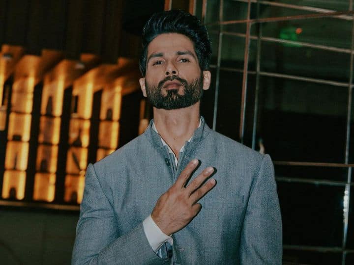 Farzi Starrer Shahid kapoor total real net worth numbers know here Shahid kapoor Farzi: रियल लाइफ में 'फर्जी' नहीं हैं शाहिद कपूर, एक्टर की टोटल नेट वर्थ जानकर उड़ जाएंगे होश