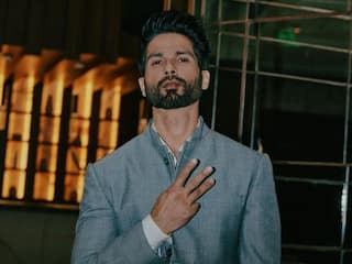 Shahid kapoor Farzi: रियल लाइफ में 'फर्जी' नहीं हैं शाहिद कपूर, एक्टर की टोटल नेट वर्थ जानकर उड़ जाएंगे होश