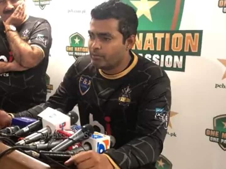 Quetta Gladiators batsman Umar Akmal got angry on reporter for questioning about tik tok see viral video Watch: टिक टॉक के सवाल पर भड़के उमर अकमल, रिपोर्टर से बोले- इस तरह के सवाल...