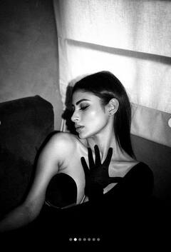 Mouni Roy: ਬਲੈਕ ਐਂਡ ਵ੍ਹਾਈਟ ਫੋਟੋਆਂ 'ਚ ਮੌਨੀ ਰਾਏ ਨੇ ਪਾਰ ਕੀਤੀ ਹੌਟਨੈੱਸ ਦੀ ਹੱਦ, ਕਲੀਵੇਜ 'ਤੇ ਰੁਕੀ ਯੂਜ਼ਰਸ ਦੀਆਂ ਨਜ਼ਰਾਂ