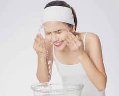 ज्यादा फेश वॉश करने से चेहरे को होते हैं ये नुकसान, कितनी बार फेस वॉश करना सही ?