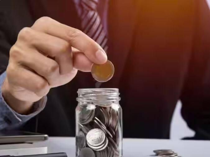 ਜੇਕਰ ਤੁਹਾਨੂੰ ਆਪਣੇ PF ਫੰਡ 'ਚੋਂ ਅਚਾਨਕ ਕੁਝ ਪੈਸੇ ਕਢਵਾਉਣੇ ਪੈਂਦੇ ਹਨ, ਤੁਹਾਨੂੰ ਕਿਸੇ ਮੈਡੀਕਲ ਐਮਰਜੈਂਸੀ, ਜਾਂ ਹੋਮ ਲੋਨ ਦੀ ਅਦਾਇਗੀ ਕਰਨ ਲਈ ਪੈਸੇ ਦੀ ਲੋੜ ਹੈ, ਤਾਂ ਤੁਸੀਂ ਕੁਝ ਅਜਿਹੇ ਕਾਰਨ ਦੱਸ ਕੇ ਆਪਣੇ PF ਦੇ ਪੈਸੇ ਕਢਵਾ ਸਕਦੇ ਹੋ।