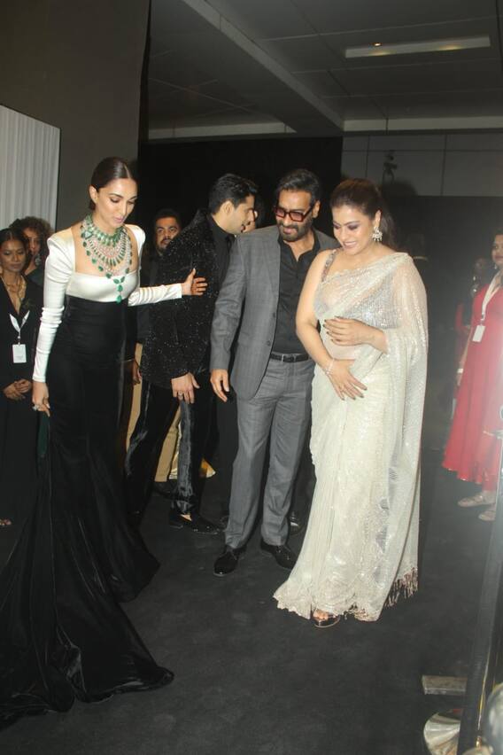 रिसेप्शन में आए Ajay-Kajol को खुद रिसीव करने पहुंचे थे Sid-Kiara, न्यूली वेड कपल ने गले लगाकर किया वेलकम