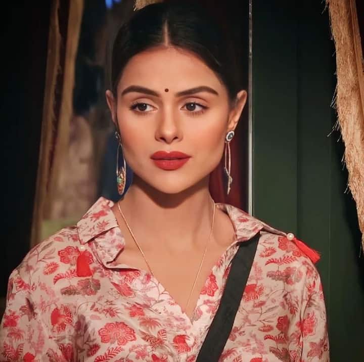 Priyanka Chahar Choudhary Fees in Bigg Boss 16: ‘उड़ारियां’ फेम प्रियंका चाहर चौधरी भले ही विनर नहीं बन पाईं, लेकिन उन्होंने खूब पॉपुलैरिटी हासिल की है. एक्ट्रेस प्रति हफ्ते 5 लाख रुपये चार्ज करती थीं.