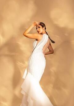 Malaika Arora: ਵਾਈਟ ਗਾਊਨ 'ਚ ਬੇਹੱਦ ਹੌਟ ਨਜ਼ਰ ਆਈ ਮਲਾਇਕਾ, ਕੈਮਰੇ 'ਚ ਕੈਦ ਹੋਏ ਬੋਲਡ ਪੋਜ਼