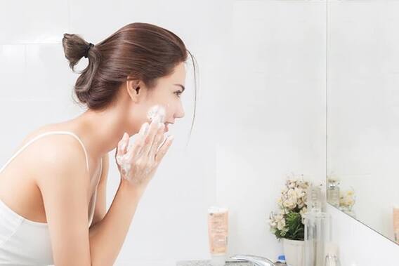 Excessive face wash causes this damage to the face, how often should face wash be done?