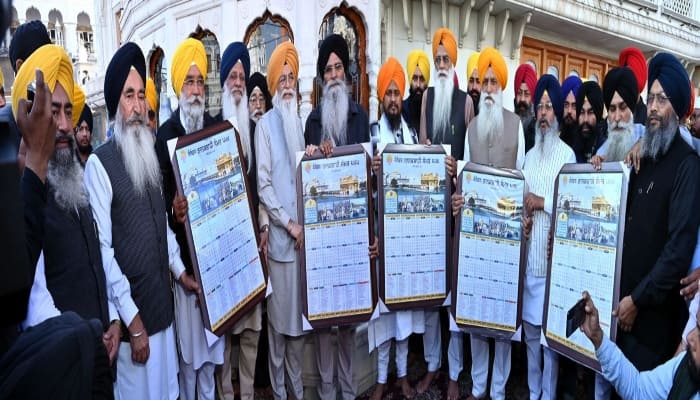 Jathedar Giani Harpreet Singh, Advocate Harjinder Singh Dhami  released the Nanakshahi Samat 555 Calendar ਜਥੇਦਾਰ ਗਿਆਨੀ ਹਰਪ੍ਰੀਤ ਸਿੰਘ, ਐਡਵੋਕੇਟ ਧਾਮੀ ਤੇ ਹੋਰ ਪ੍ਰਮੁੱਖ ਸ਼ਖ਼ਸੀਅਤਾਂ ਨੇ ਜਾਰੀ ਕੀਤਾ ਨਾਨਕਸ਼ਾਹੀ ਸੰਮਤ 555 ਦਾ ਕੈਲੰਡਰ