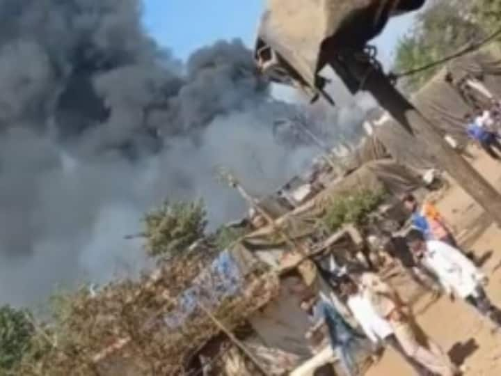 Maharashtra Fire Breaks Out in Shanties Malad Area Mumbai One Death Reported Maharashtra Fire: मुंबई के मलाड इलाके में झुग्गियों में लगी आग, चपेट में आने से एक बच्चे की मौत